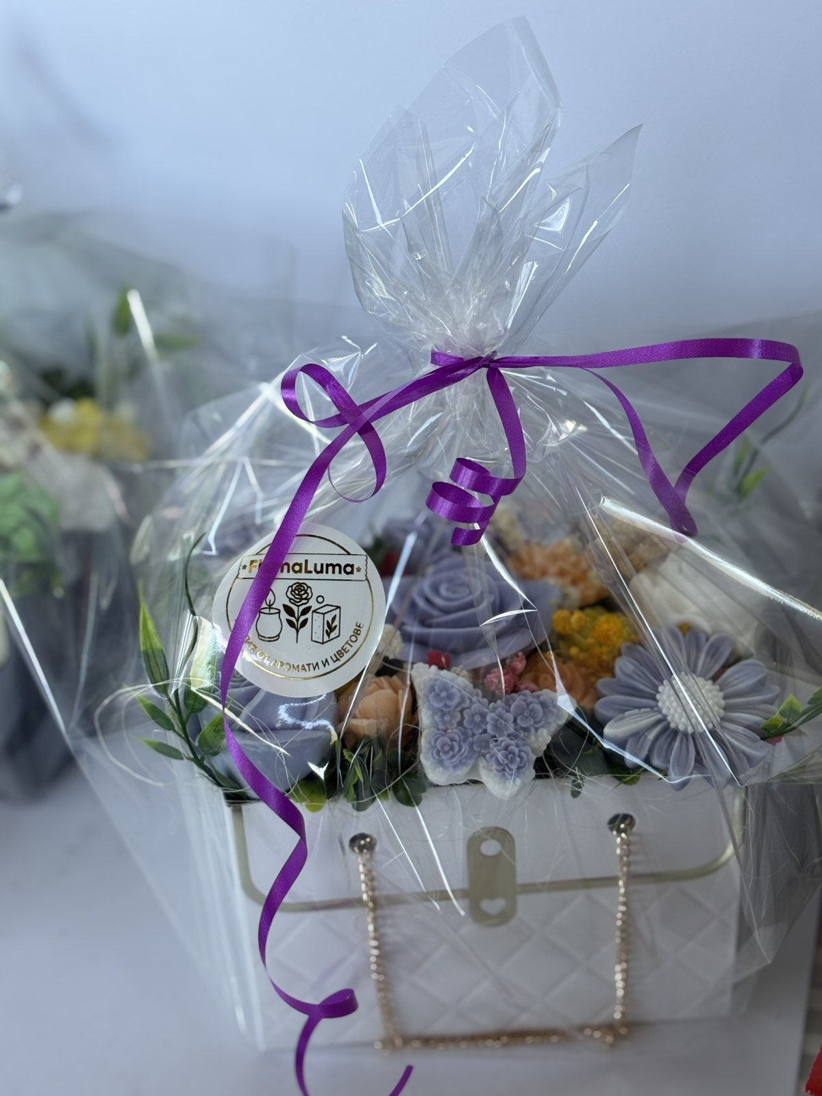 Букет „Лавандулена Симфония“ – Ръчно Изработени Ароматни Сапунени Цветя