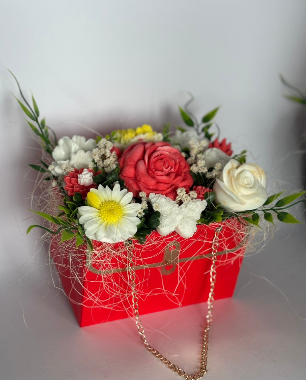 Букет❤️"Червената Кутия на Любовта"❤️ Ръчно Изработени Ароматни Сапунени Цветя