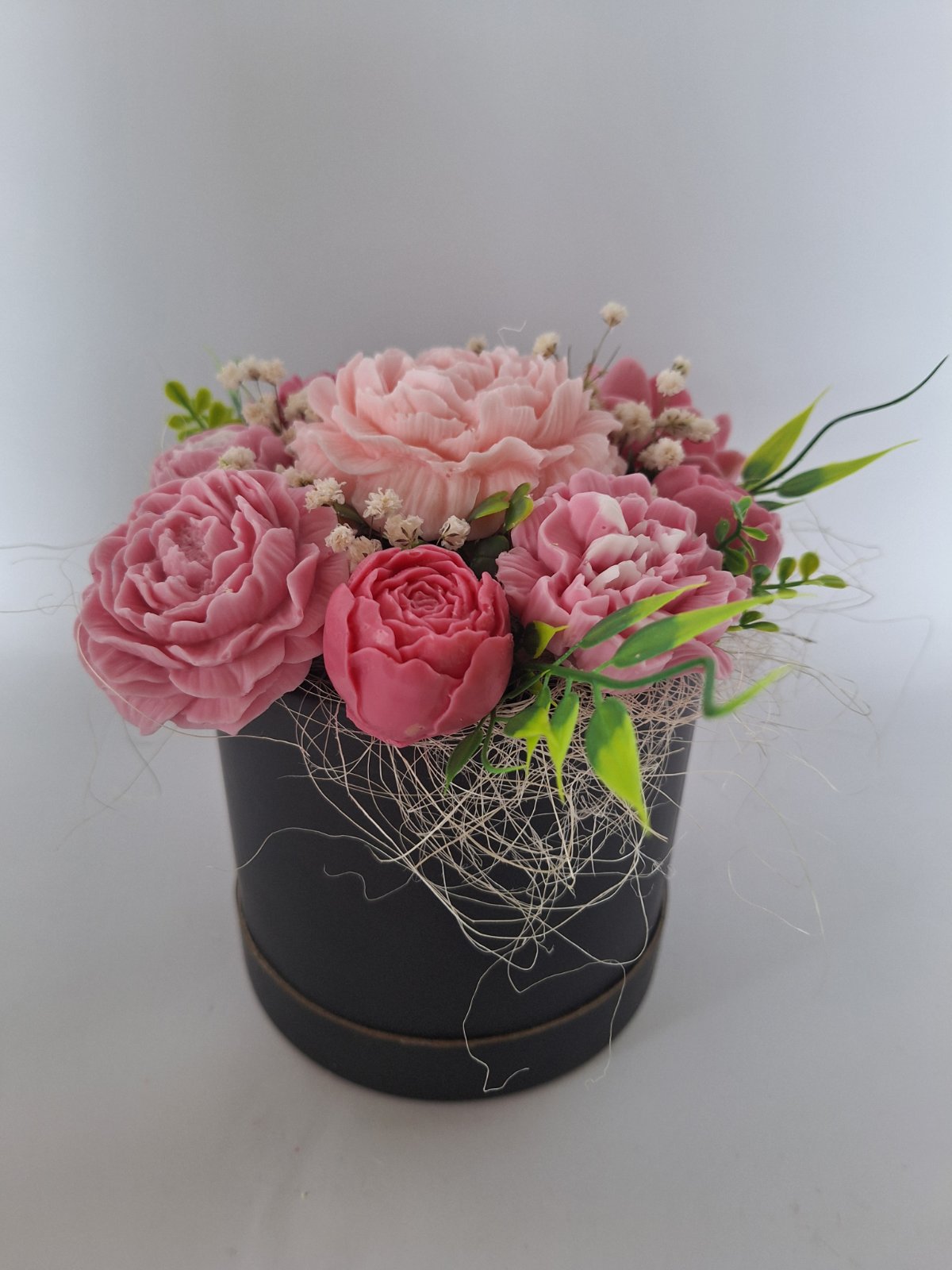 Букет 🌸"Розова стихия"🌸в черна кашпа. Ръчно Изработени Ароматни Сапунени Цветя