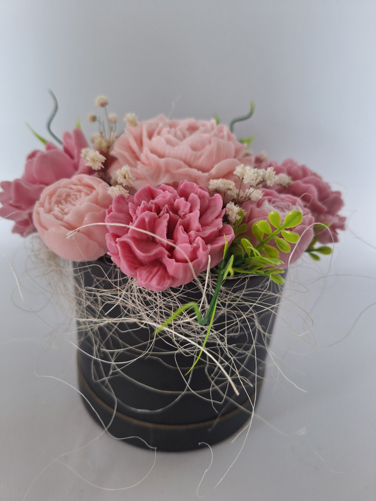 Букет 🌸"Розова стихия"🌸в черна кашпа. Ръчно Изработени Ароматни Сапунени Цветя