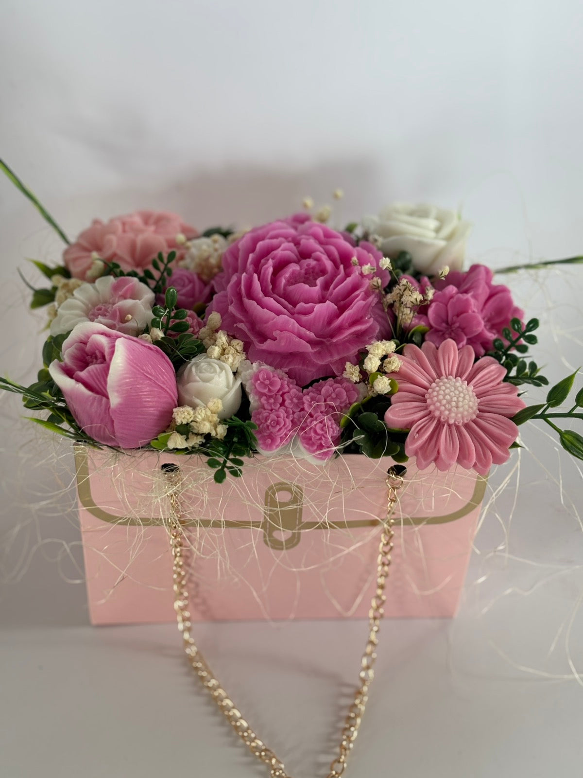 Букет🌸"Малка Чанта с Обич"💝 Ръчно Изработени Ароматни Сапунени Цветя
