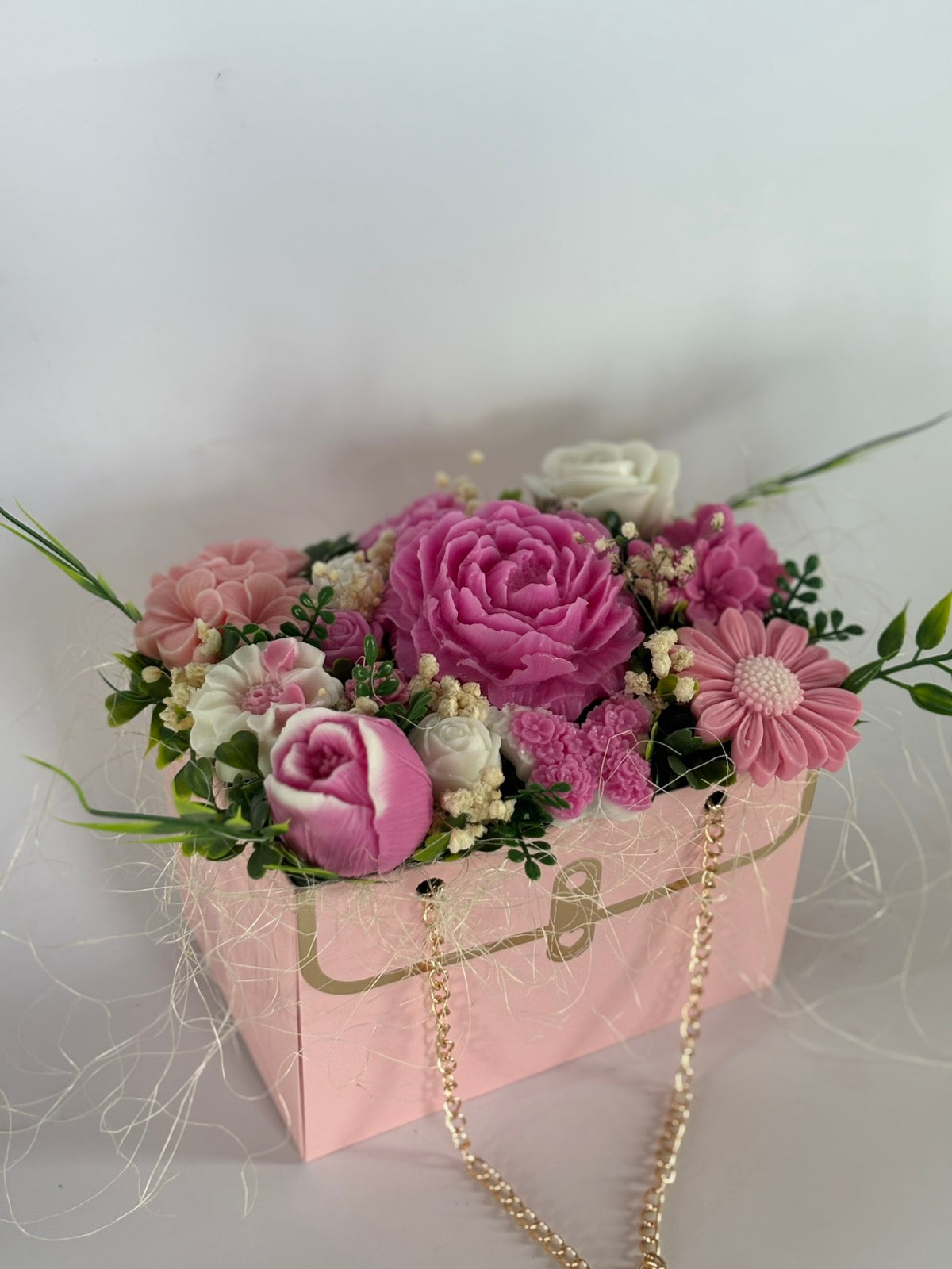 Букет🌸"Малка Чанта с Обич"💝 Ръчно Изработени Ароматни Сапунени Цветя