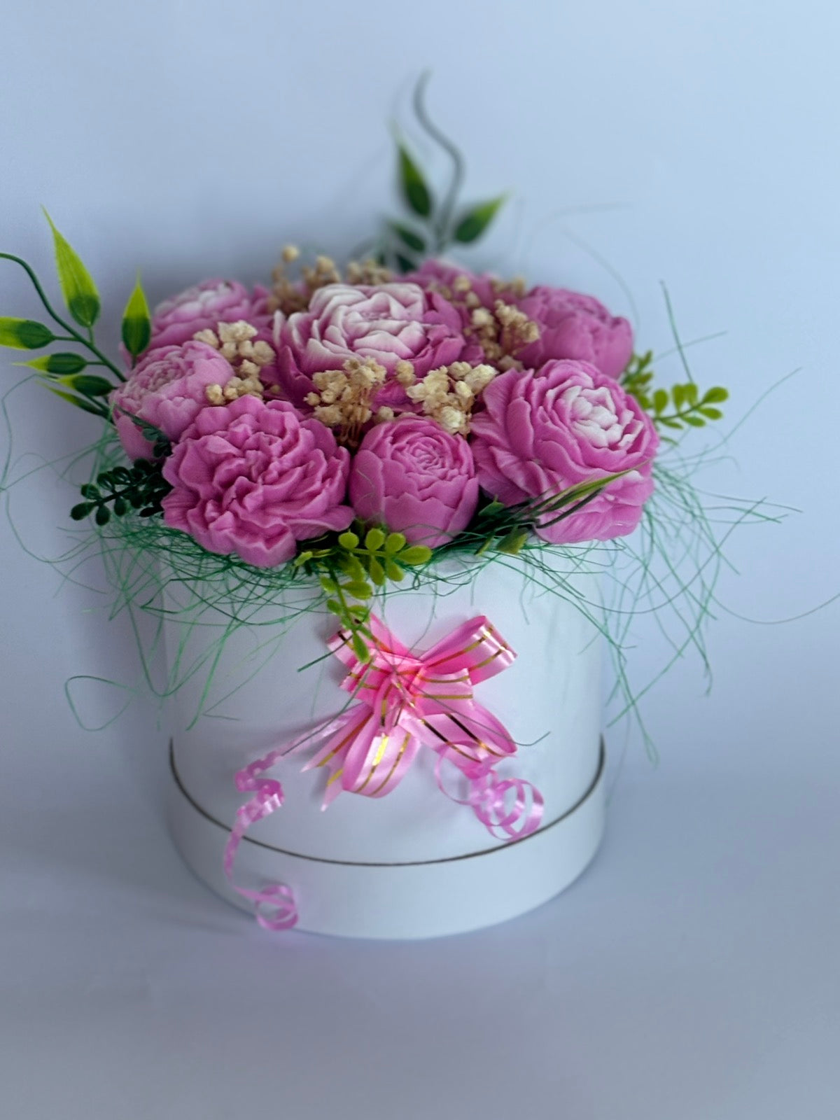 Букет 🌸"Розова стихия"🌸в бяла кашпа. Ръчно Изработени Ароматни Сапунени Цветя