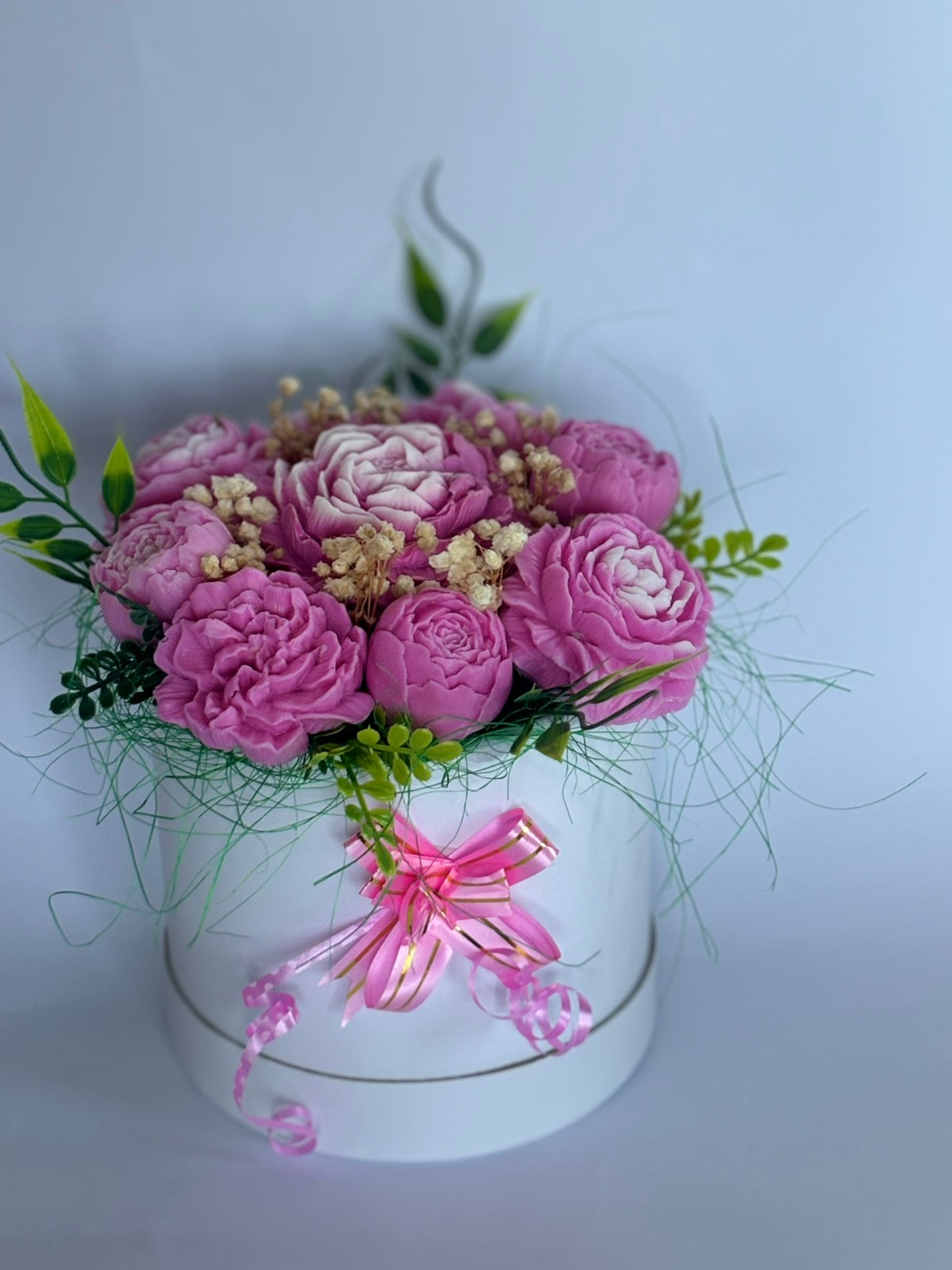 Букет 🌸"Розова стихия"🌸в бяла кашпа. Ръчно Изработени Ароматни Сапунени Цветя