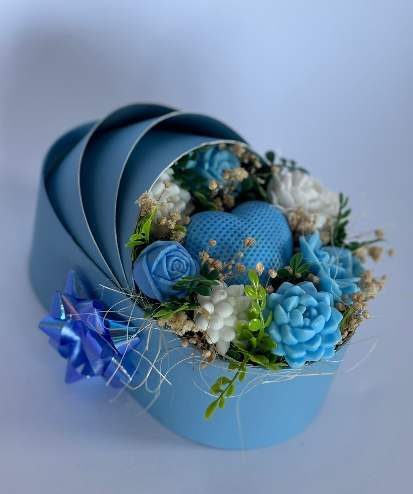 Букет💙"Добре дошло, Малко Чудо в синьо"💙- Ръчно Изработени Ароматни Сапунени Цветя