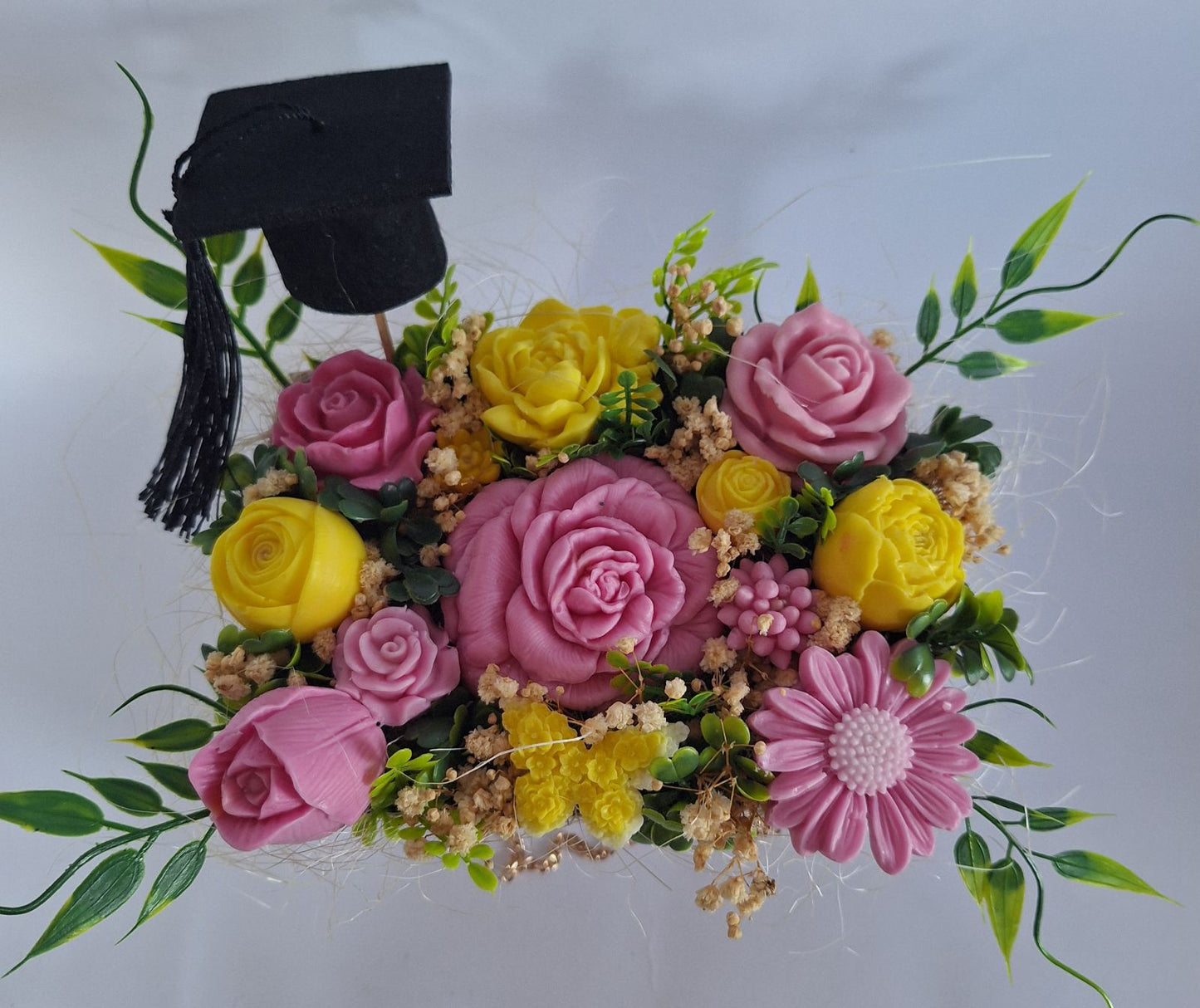 Букет☀️🌸🎓"Слънчево Розово – Абитуриентско Издание"☀️🌸🎓– Ръчно Изработени Ароматни Сапунени Цветя