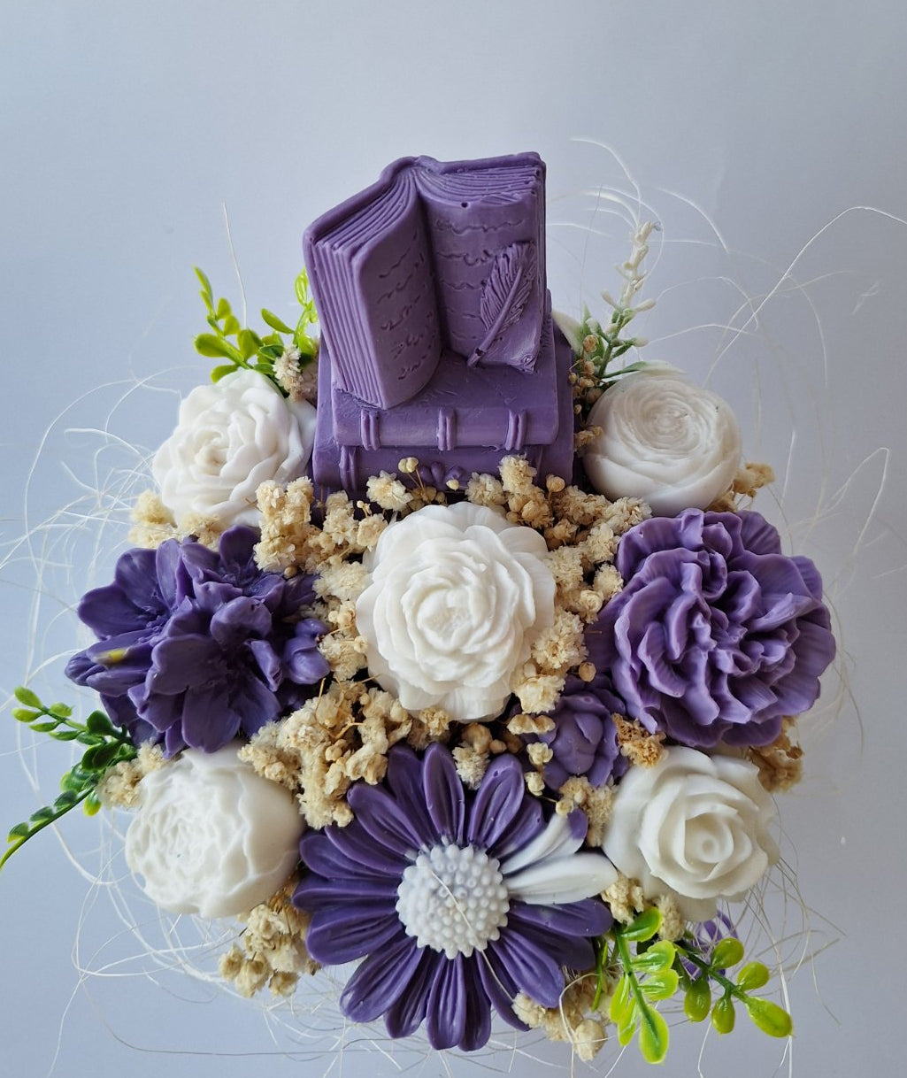Букет💜📖„Лавандулена История“✍️📚Ръчно Изработени Ароматни Сапунени Цветя