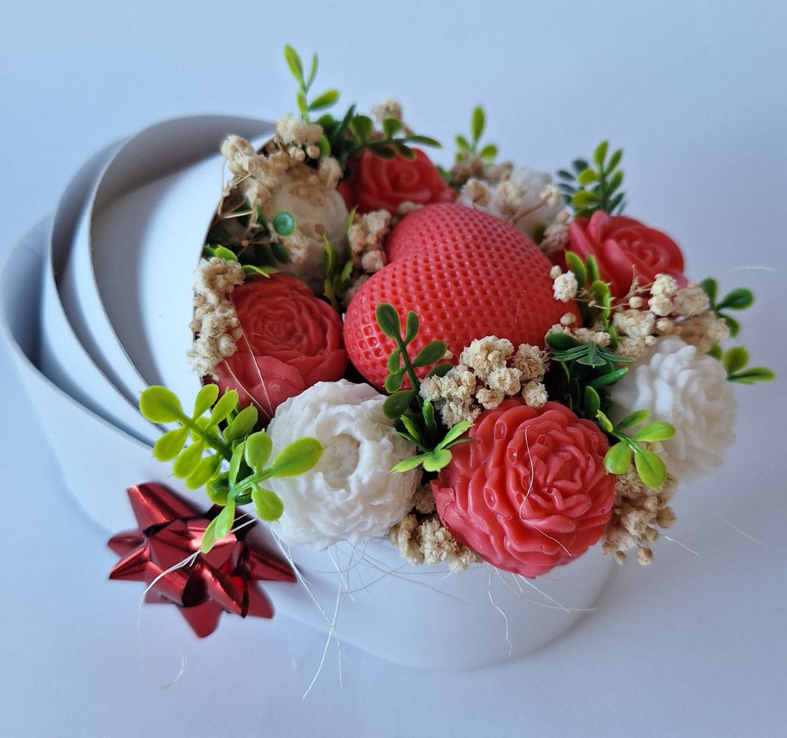 Букет 🎀"Добре дошло, Малко Чудо в бяло с червени цветя"🎀 - Ръчно Изработени Ароматни Сапунени Цветя