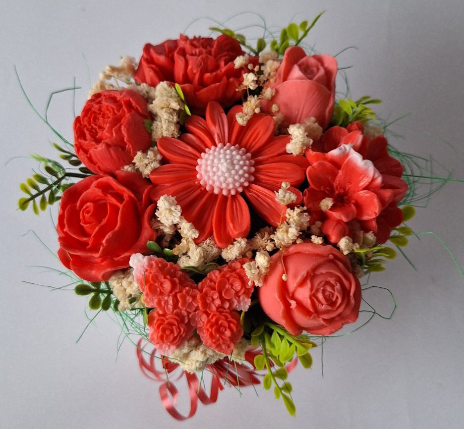 Букет „Сърце в Цвят“ - Ръчно Изработени Ароматни Сапунени Цветя