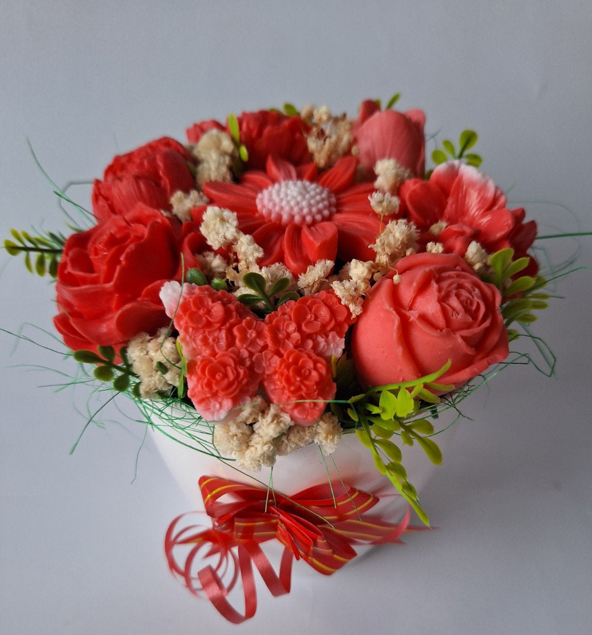 Букет „Сърце в Цвят“ - Ръчно Изработени Ароматни Сапунени Цветя