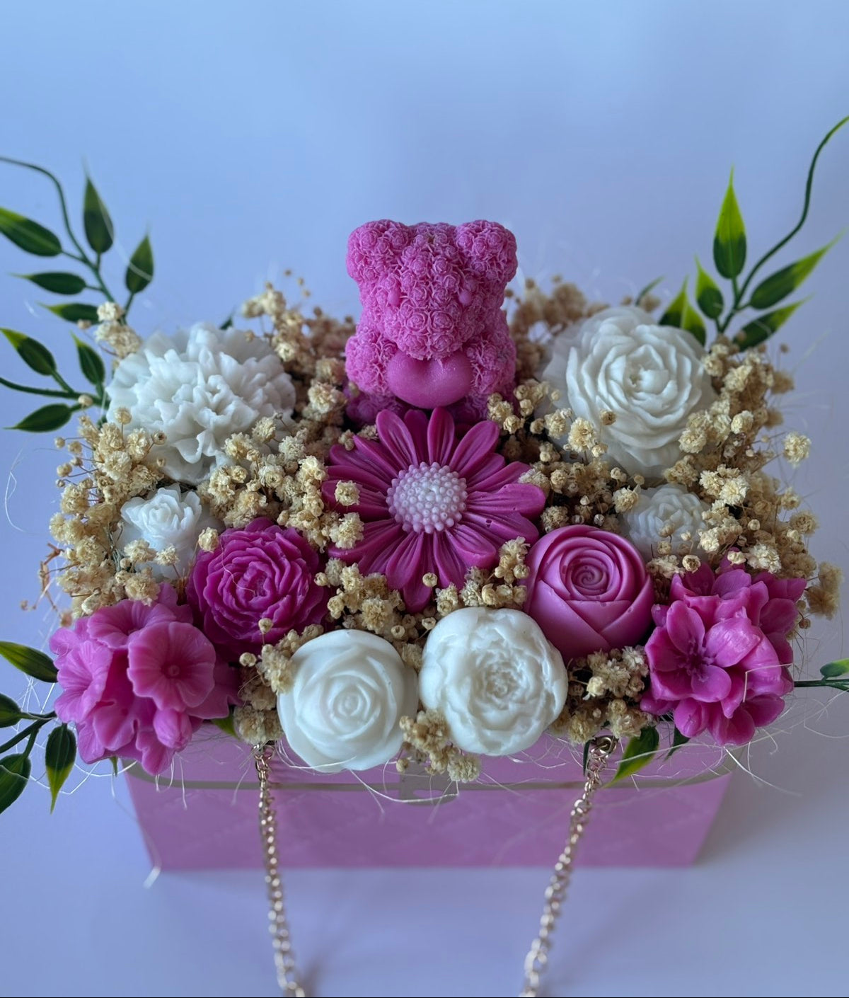 Букет🐻🌸 "Чантичка в розово и бяло с мече" 🌸🐻Ръчно Изработени Ароматни Сапунени Цветя