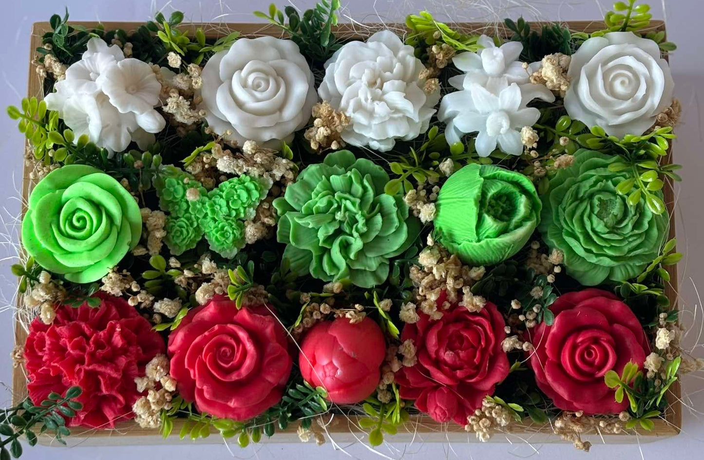 🤍💚❤️Букет „Българска гордост“🤍💚❤️ – Ръчно Изработени Ароматни Сапунени Цветя 🌸