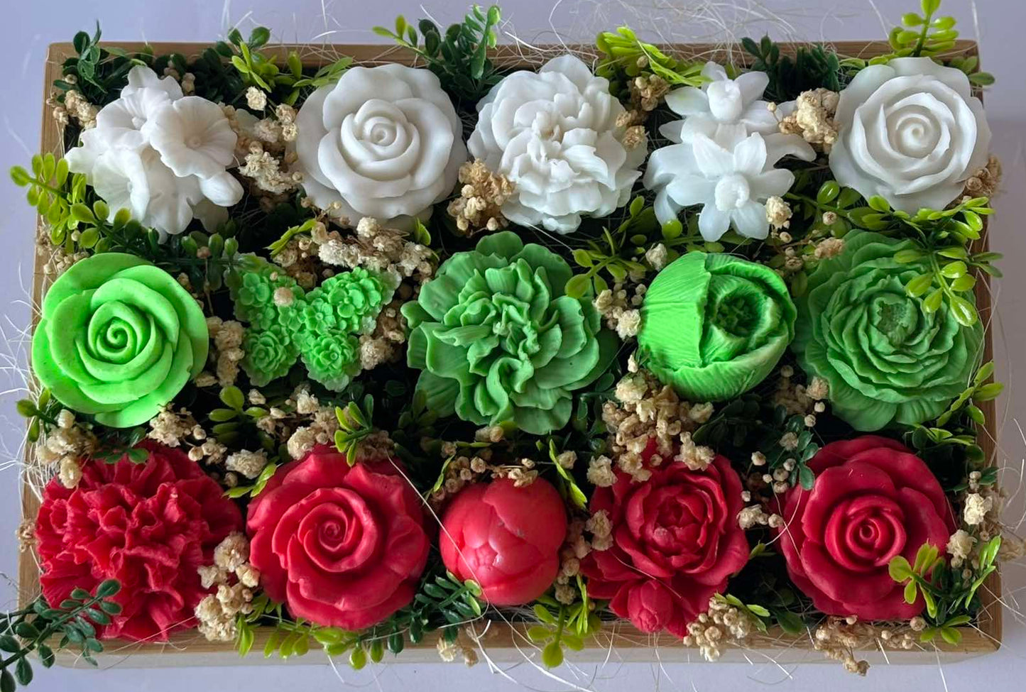 🤍💚❤️Букет „Българска гордост“🤍💚❤️ – Ръчно Изработени Ароматни Сапунени Цветя 🌸