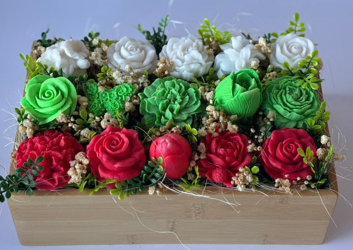 🤍💚❤️Букет „Българска гордост“🤍💚❤️ – Ръчно Изработени Ароматни Сапунени Цветя 🌸