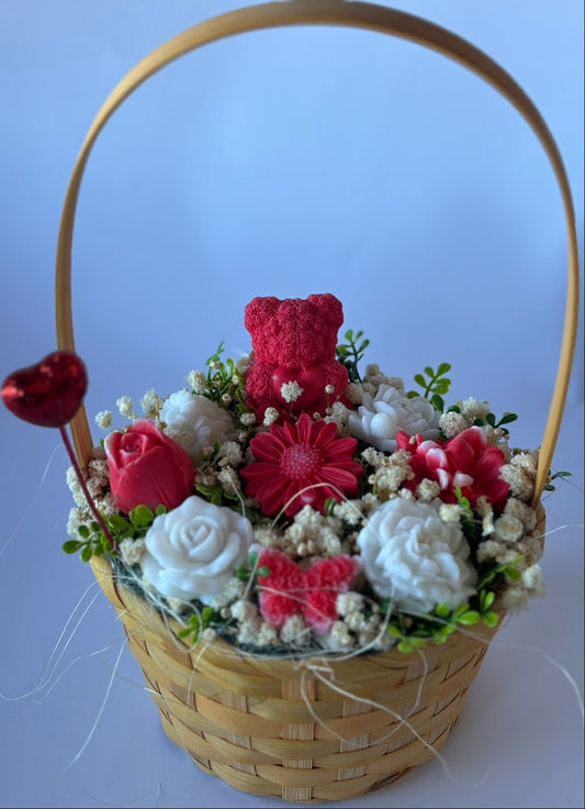 Букет🌹🌼🐻💖"Кошничка с Мече и сърце"💖🐻🌼🌹 – Ръчно Изработени Ароматни Сапунени Цветя 🌸