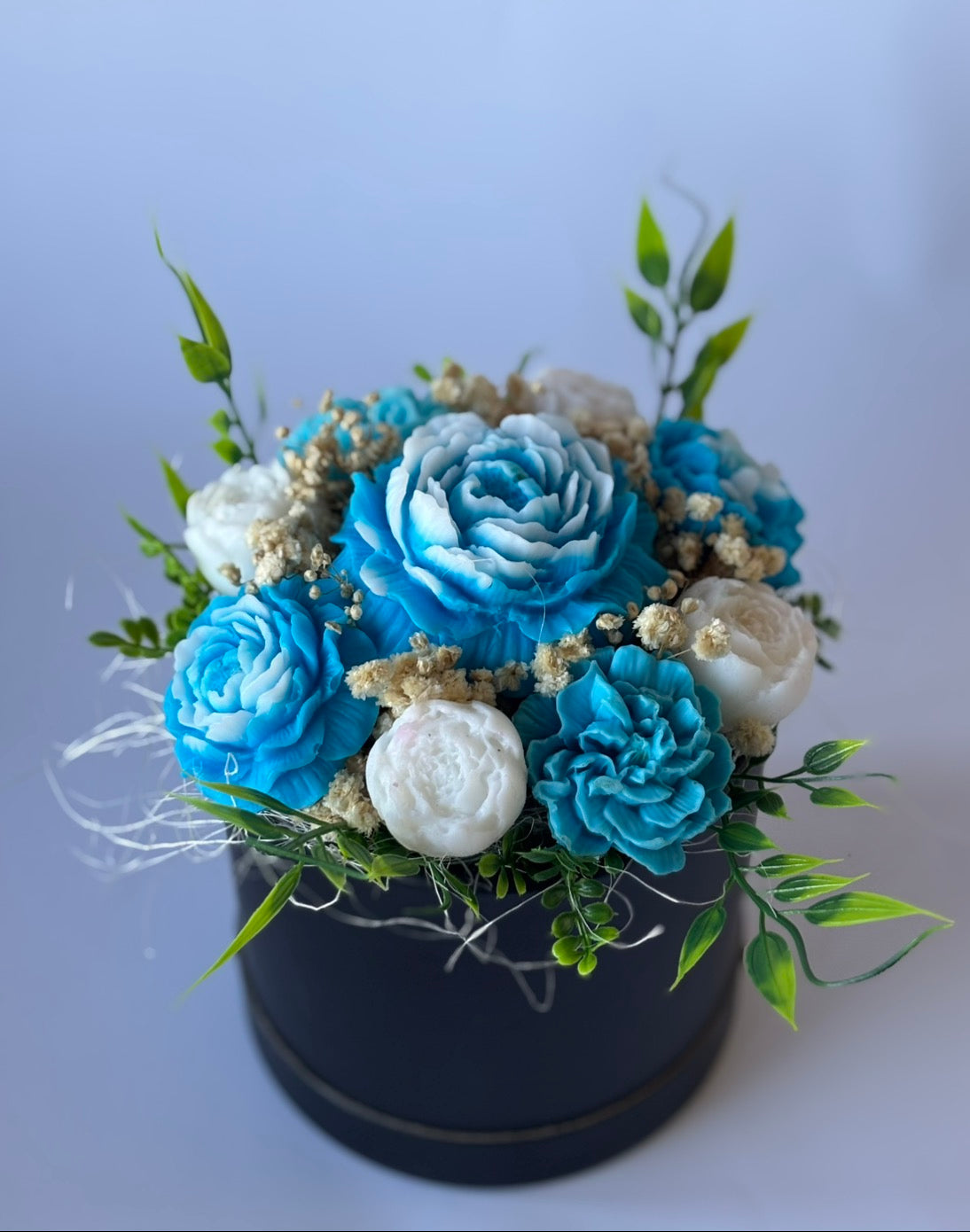 💙 Букет „Синя стихия“ – Ръчно Изработени Ароматни Сапунени Цветя 🌸
