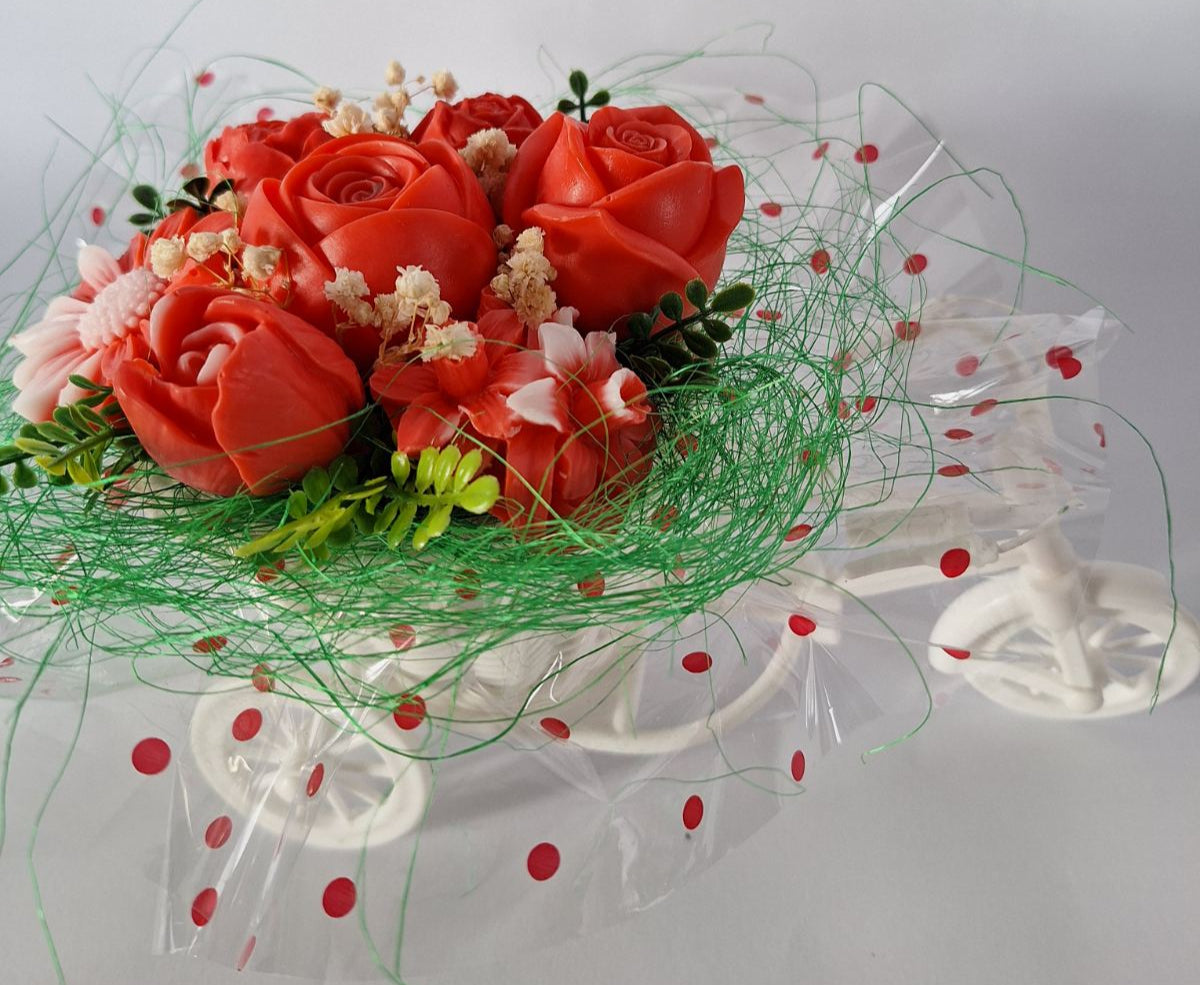 Букет💖„Цветна Разходка в червено"💖- Ръчно Изработени Ароматни Сапунени Цветя