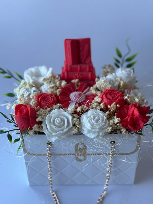 Букет 📖📕„Поетична Магия В Червено“📕📖Ръчно Изработени Ароматни Сапунени Цветя