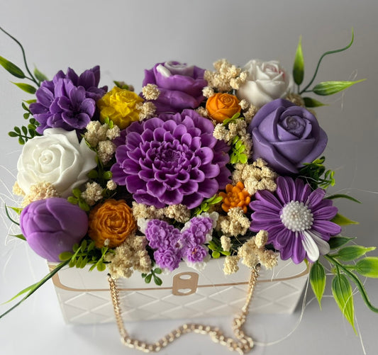 Букет „Лавандулена Симфония“ – Ръчно Изработени Ароматни Сапунени Цветя