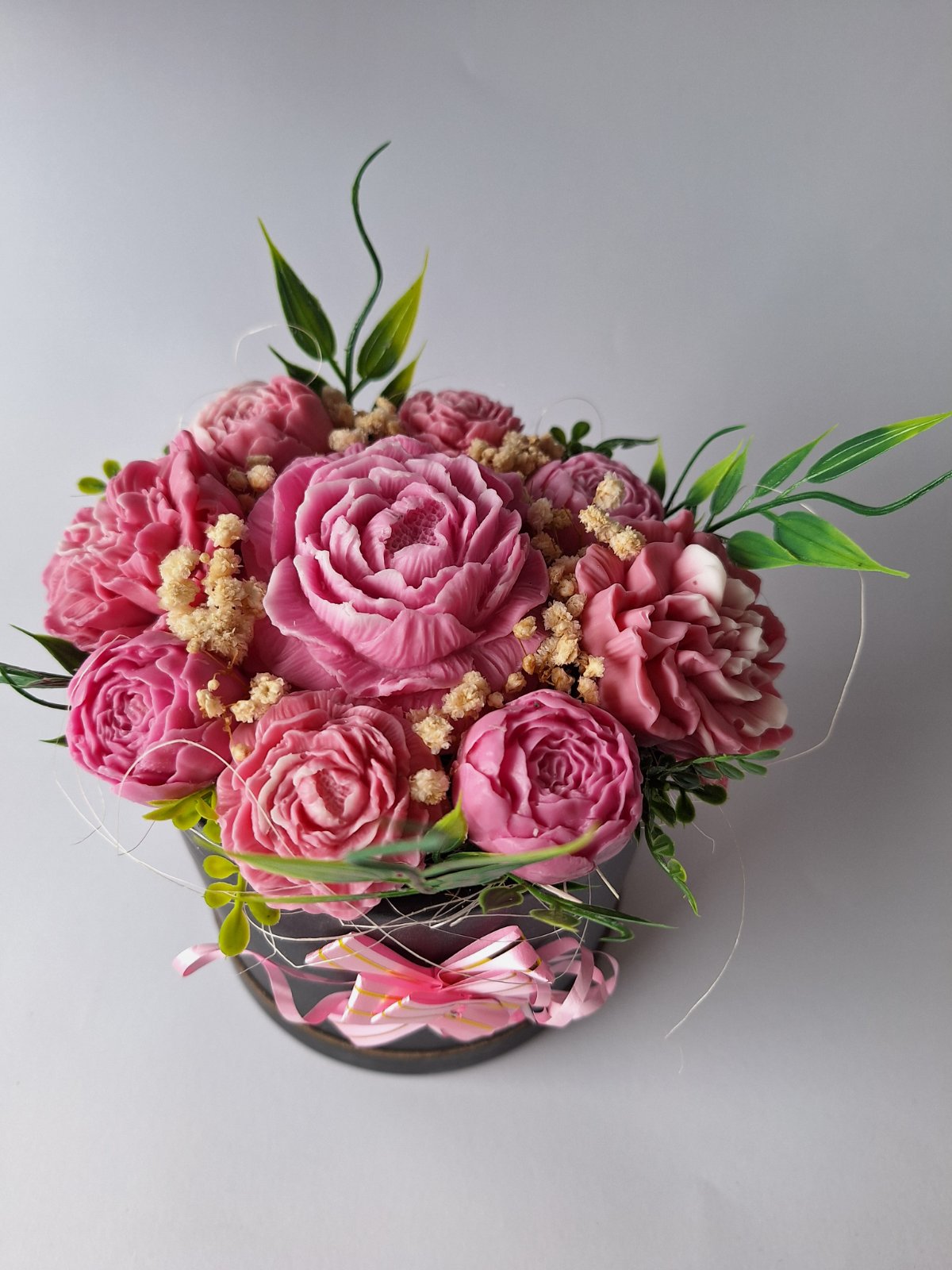 Букет 🌸"Розова стихия"🌸в черна кашпа. Ръчно Изработени Ароматни Сапунени Цветя