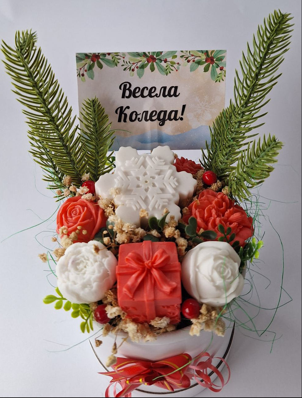 🎄 Коледен букет „Празничен Дух“ 🎁Ръчно изработени ароматни сапунени цветя и фигурки