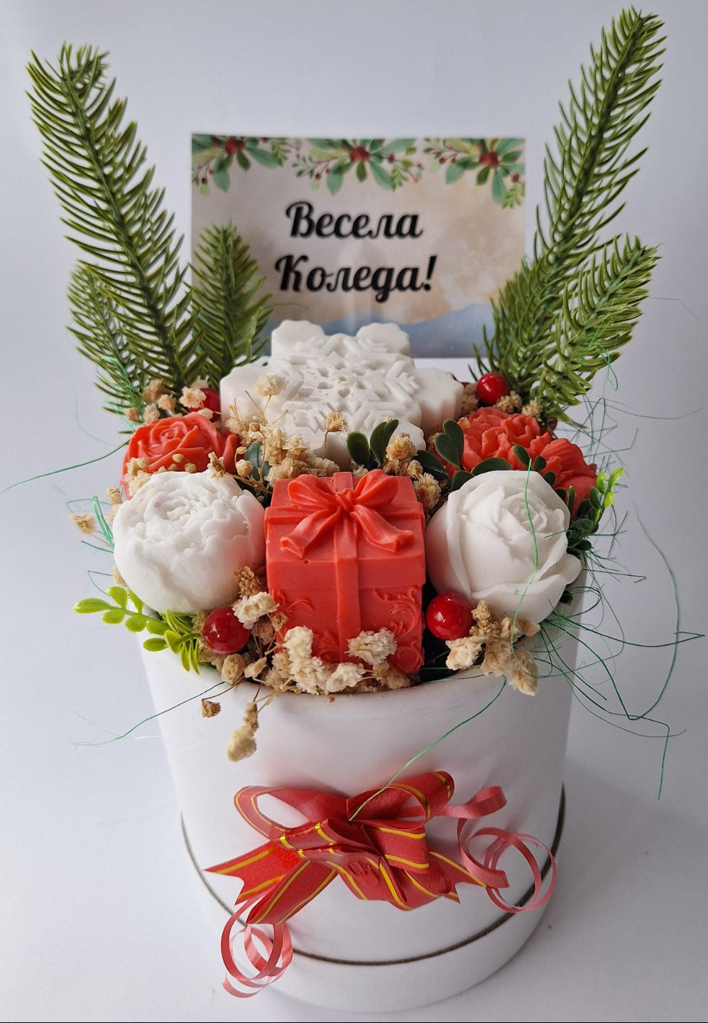 🎄 Коледен букет „Празничен Дух“ 🎁Ръчно изработени ароматни сапунени цветя и фигурки