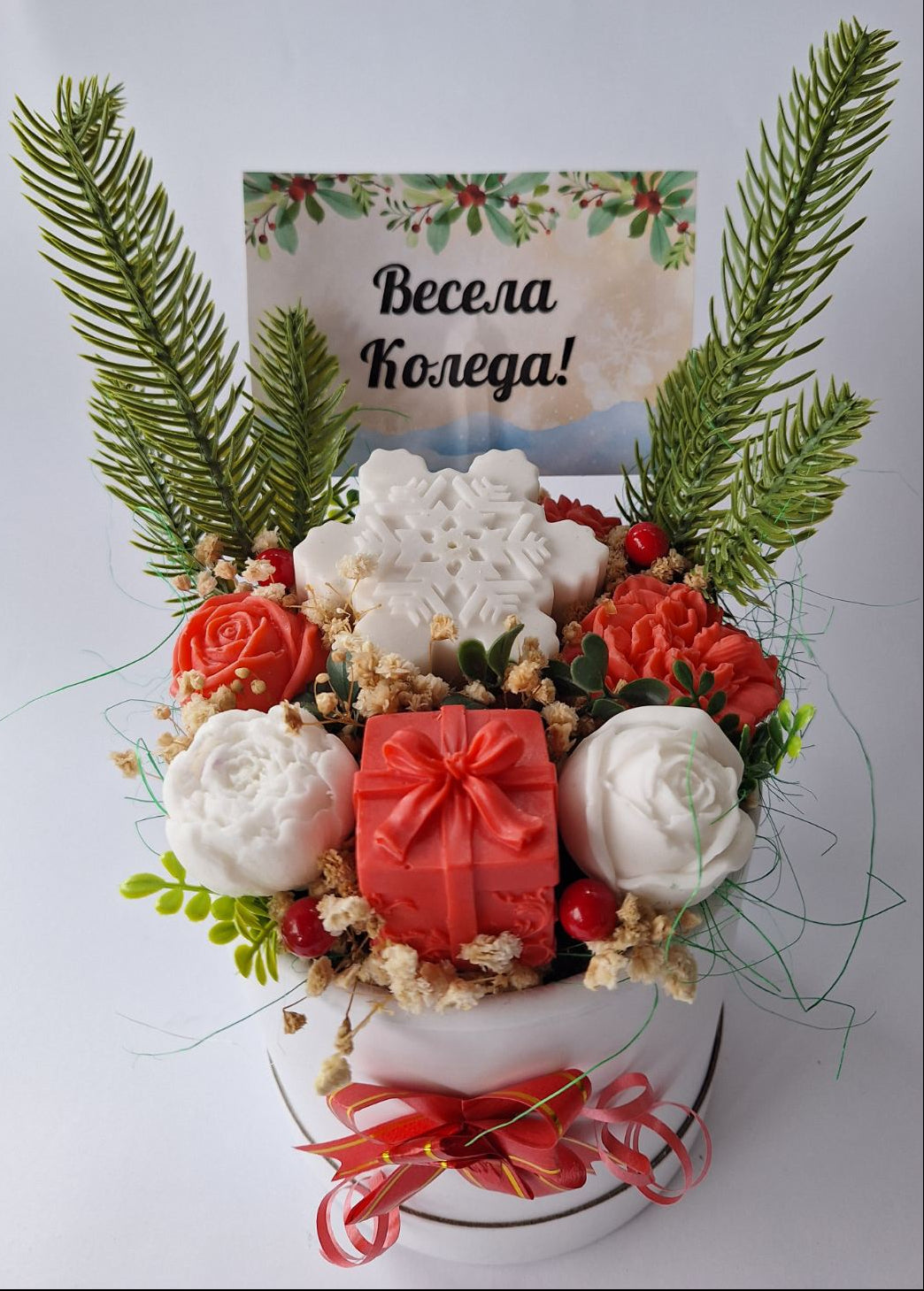 🎄 Коледен букет „Празничен Дух“ 🎁Ръчно изработени ароматни сапунени цветя и фигурки