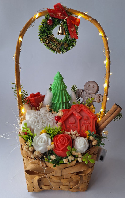 🎁Коледна кошничка🎄„Магия под Елхата“🎄 Ръчно изработени ароматни сапунени фигурки и цветя