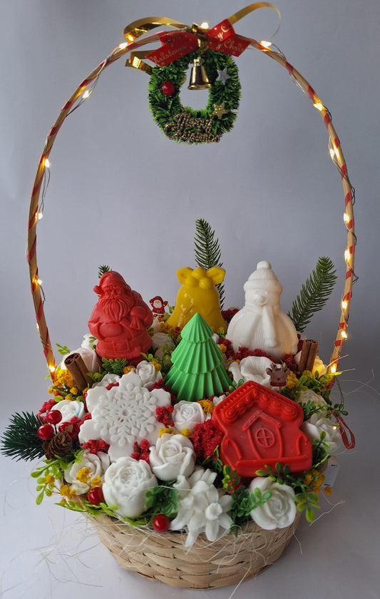 🎄 Коледна кошница „Северно Вълшебство“🎁 Ръчно изработени ароматни сапунени фигурки и цветя