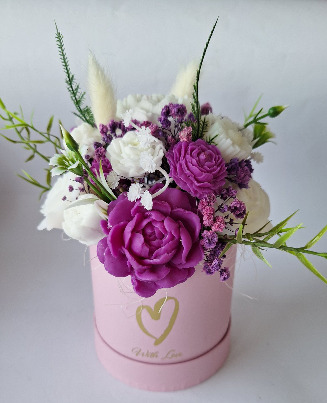 Букет „Нежна Изповед“ 💜🌸 – Ръчно Изработени Ароматни Сапунени Цветя
