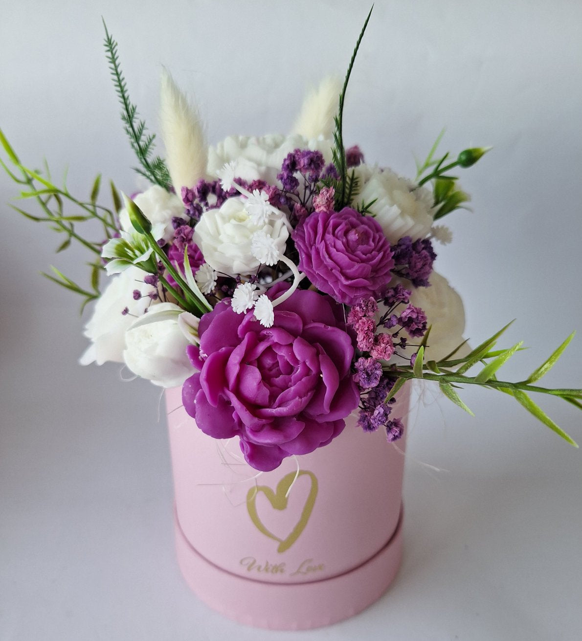 Букет „Нежна Изповед“ 💜🌸 – Ръчно Изработени Ароматни Сапунени Цветя